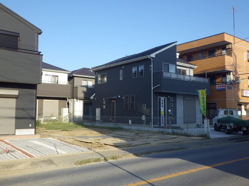 Local photos, including front road. Local (10 May 2013) Shooting