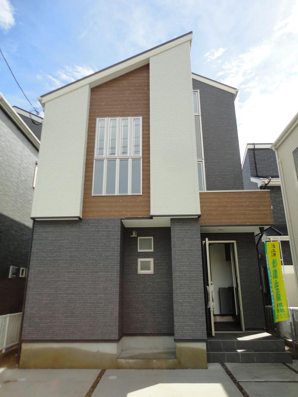 Building plan example (exterior photos). Example of construction