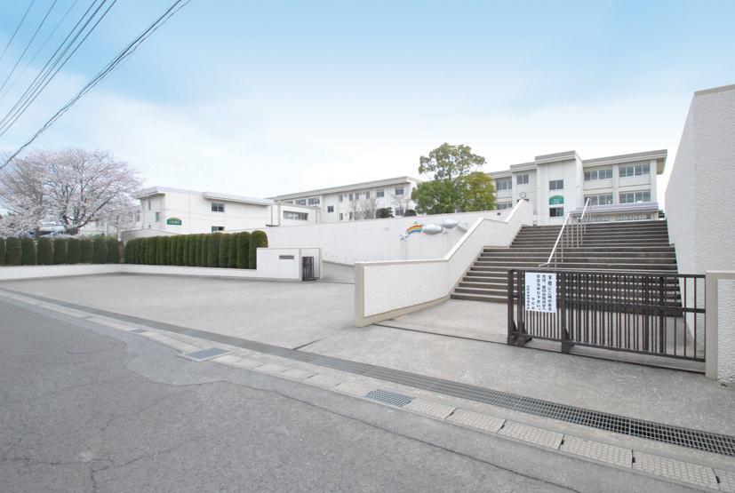 Junior high school. Kokubunjidai 560m to West Junior High School