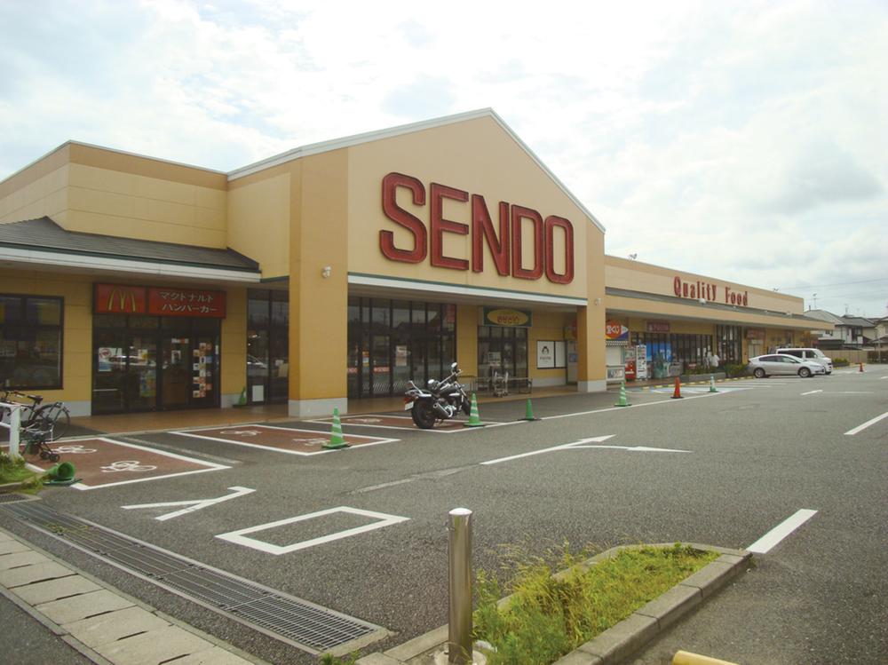 Supermarket. 880m until the boatman