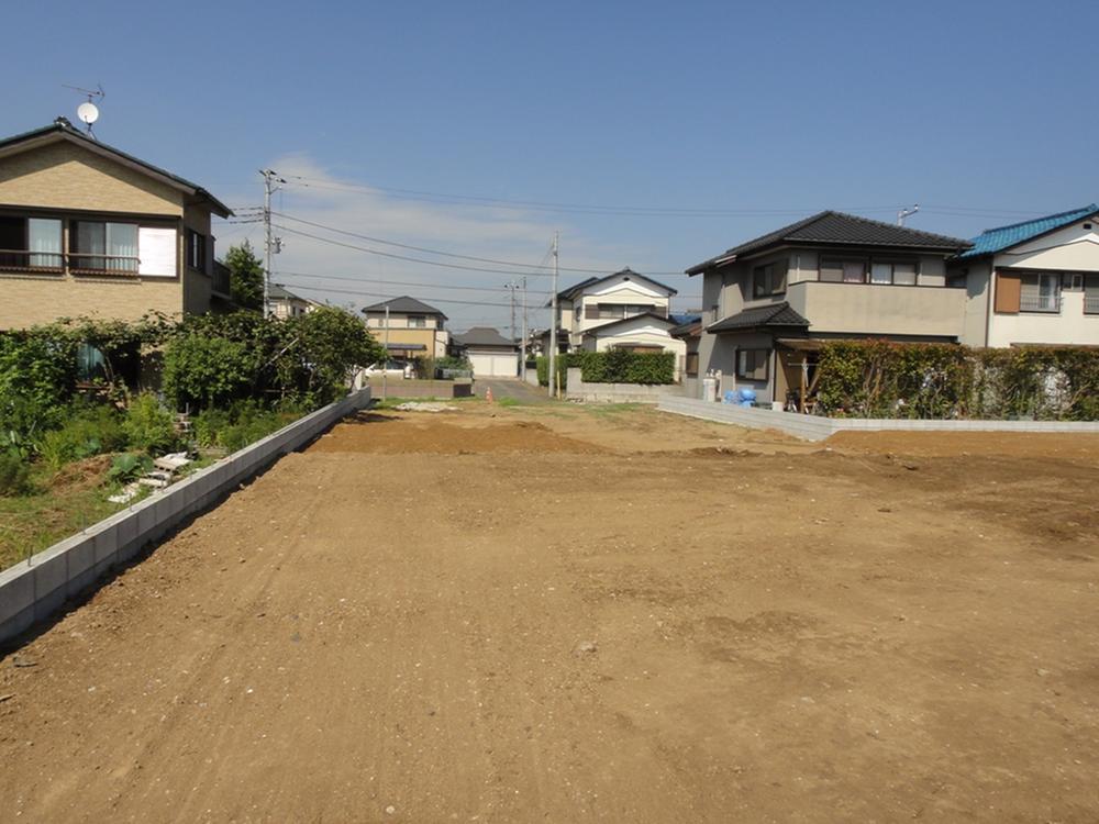 Local land photo. New houses many residential areas will spread from the road opposite. 
