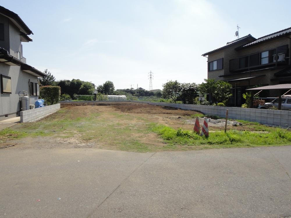 Local photos, including front road. Local Photos