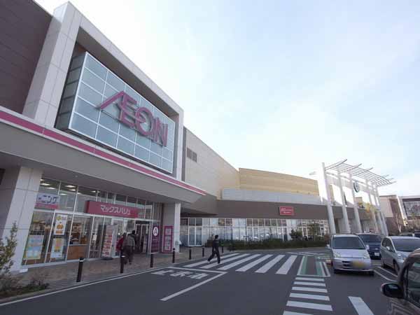 Shopping centre. 1950m until the ion Namami field shopping center