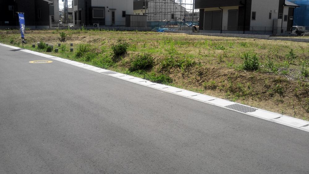 Local photos, including front road. Local (05 May 2013) Shooting