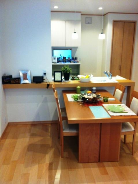 Model house photo. 1-71 Building is a model house introspection photos. Spread a family of communication in face-to-face kitchen.