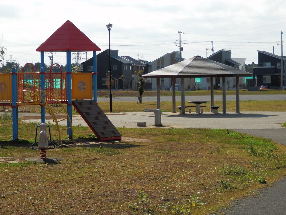 Other. Walking Uruido petting park is a 2-minute, It is a big park, which is also play equipment and squares. 
