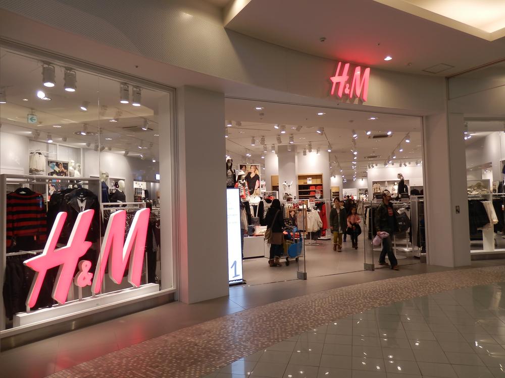 Other. New H & M has opened in Yunimo! 
