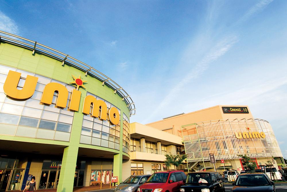 Shopping centre. Yunimo until Chiharadai shop 1873m