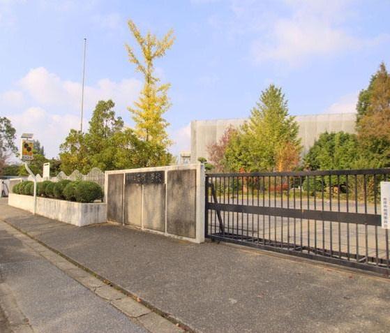 Primary school. 1194m to Ichihara City Ishizuka Elementary School