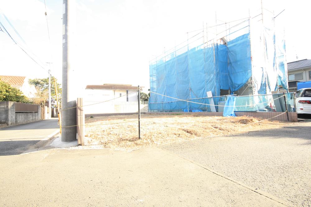 Local photos, including front road. Local (12 May 2013) Shooting