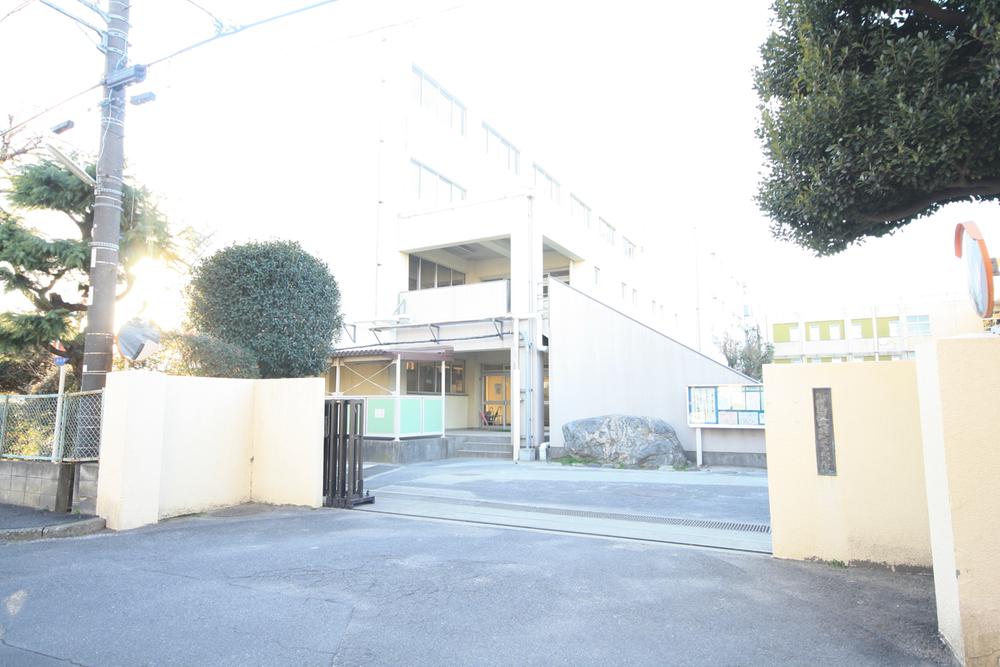 Junior high school. 2300m to Ichikawa City third junior high school