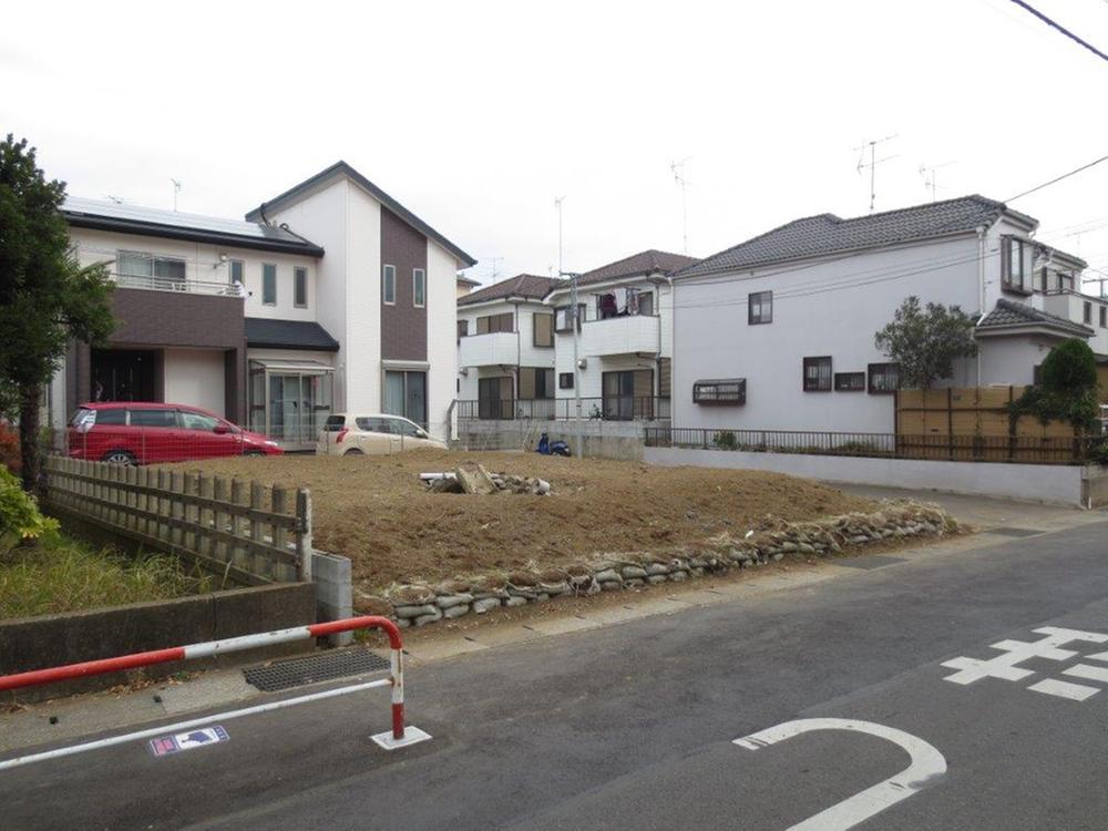 Local photos, including front road. Local (12 May 2013) Shooting