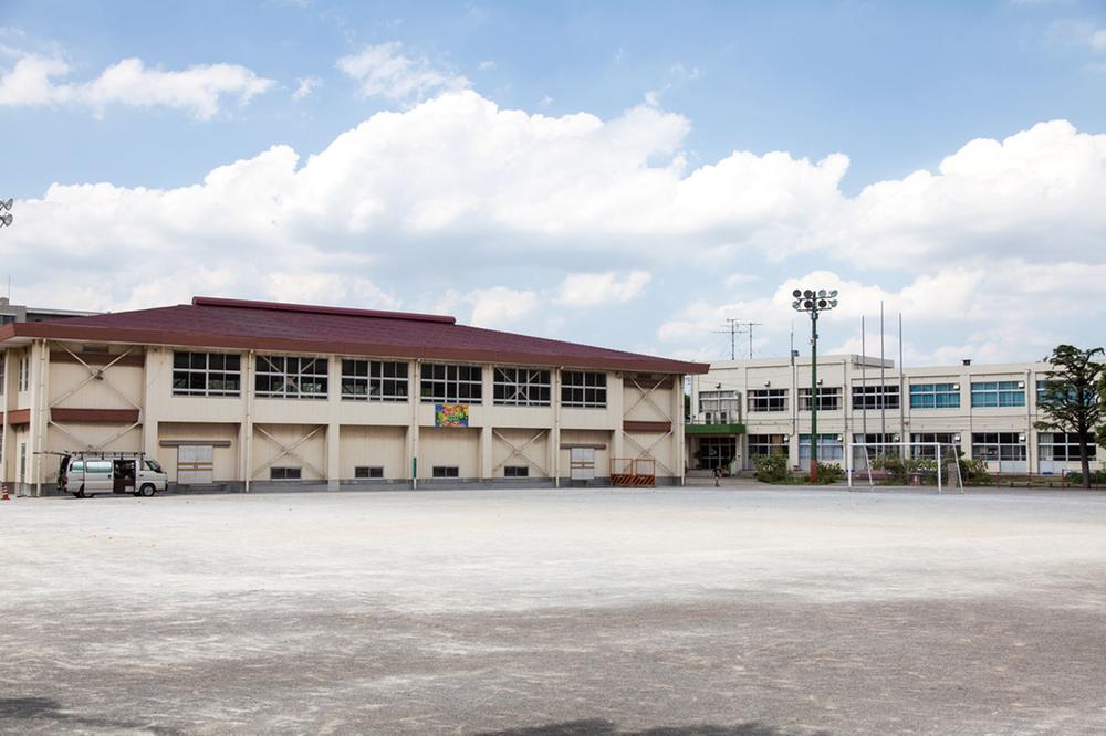 Primary school. 1020m to Kanno elementary school