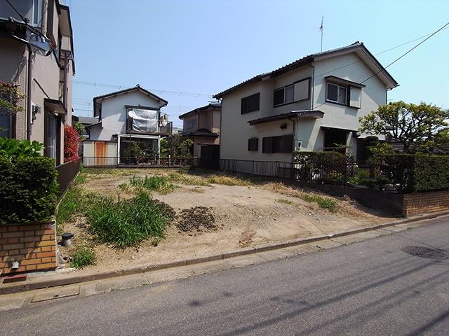 Local land photo. A quiet subdivision in