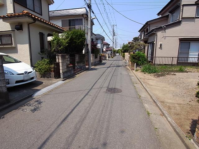 Local photos, including front road. Frontal road