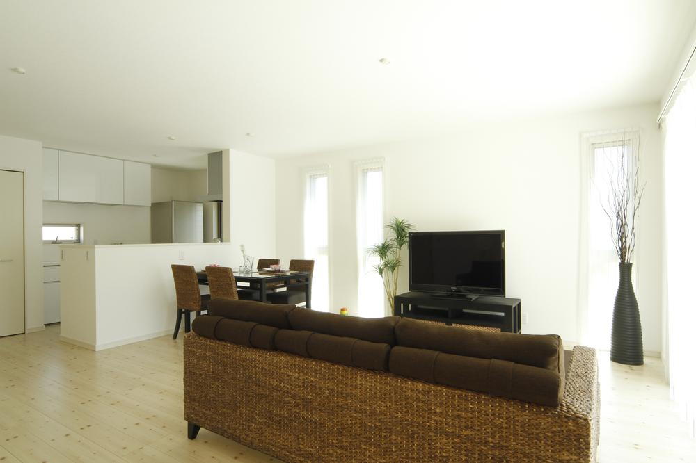 Building plan example (introspection photo). Bright sun will spread to the entire room. Family gather living. I'd love to, Please consult! Ground improvement costs to the plan example building price ・ It includes residential land outside the connection costs.