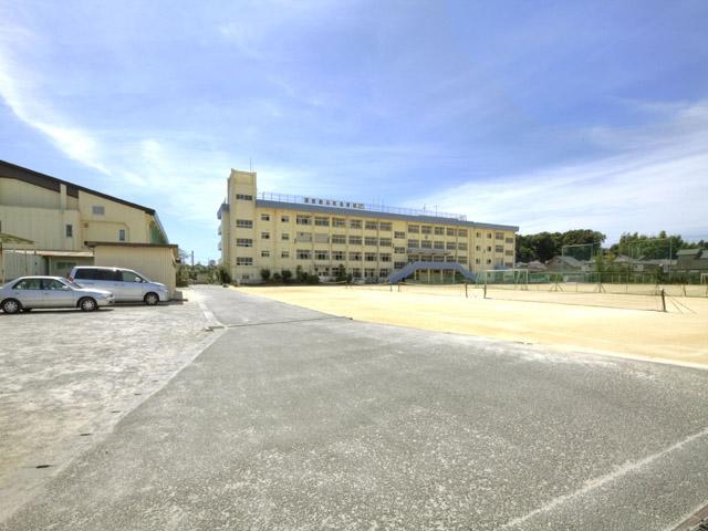Junior high school. 888m until Ichikawa Municipal Shimokaizuka junior high school