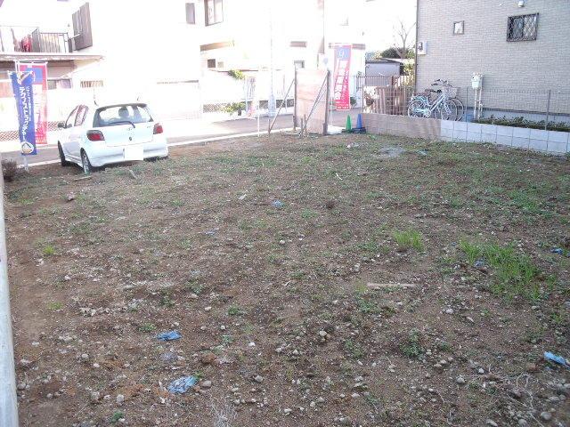 Local photos, including front road. Local (12 May 2013) Shooting