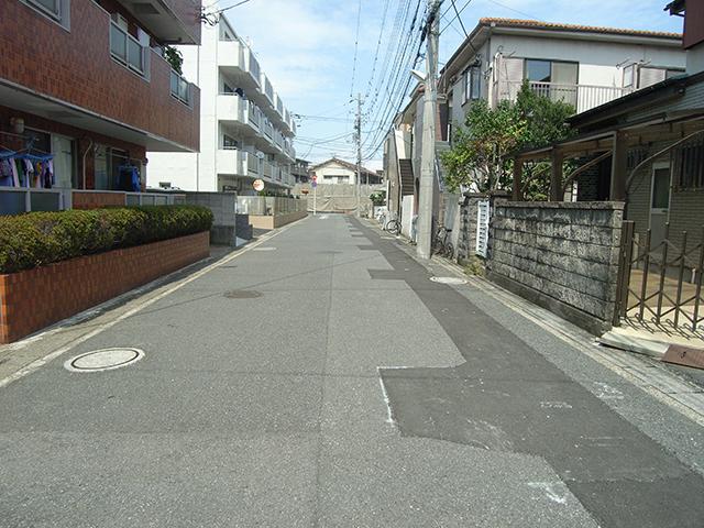 Local photos, including front road. Frontal road