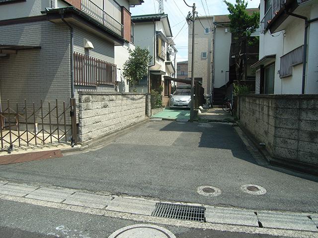 Local photos, including front road. Frontal road