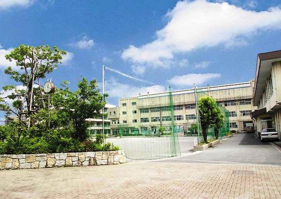 Primary school. 710m to wipe Island Elementary School