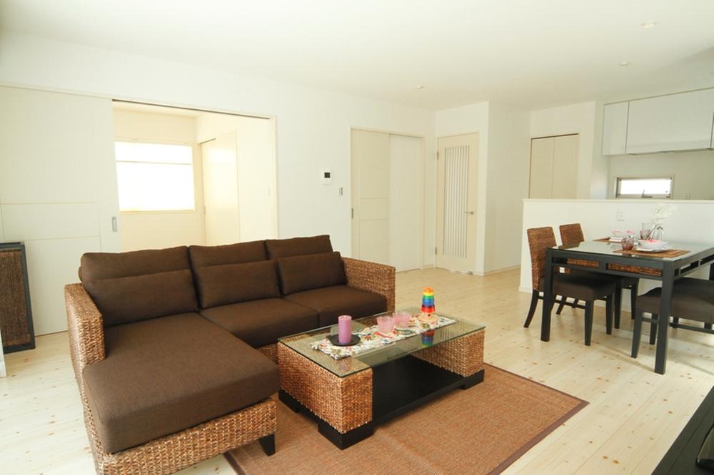 Building plan example (introspection photo). Bright sun will spread to the entire room. Family gather living. I'd love to, Please consult! Ground improvement costs to the plan example building price ・ It includes residential land outside the connection costs. Building plan example building price 17.1 million yen building area 99.18m2