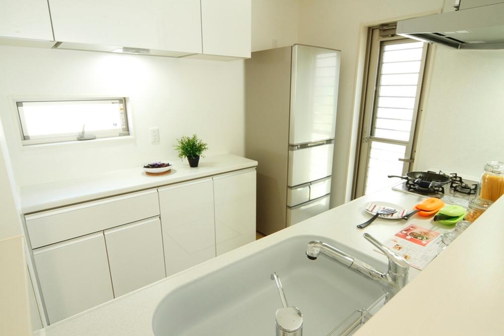 Building plan example (introspection photo). Kitchen overlooking the family gather living. We offer a rich plan. I'd love to, Please consult! Ground improvement costs to the plan example building price ・ It includes residential land outside the connection costs. Building plan example building price 17.1 million yen Building area 99.18m2