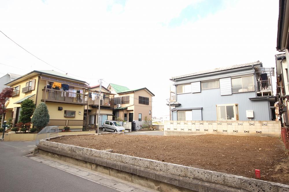 Local land photo. In the corner lot, It is a feeling of opening space