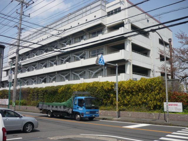 Junior high school. Municipal Ozu until junior high school (junior high school) 940m