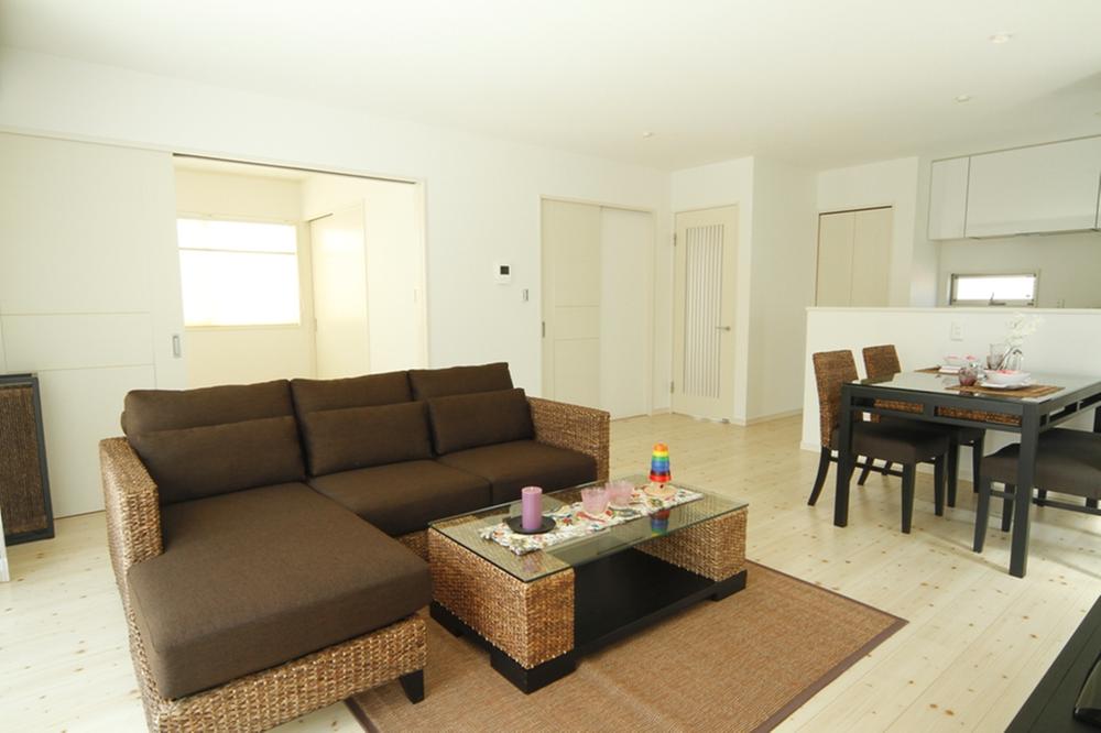 Building plan example (introspection photo). Bright sun will spread to the entire room. Family gather living. I'd love to, Please consult! Ground improvement costs to the plan example building price ・ It includes residential land outside the connection costs.