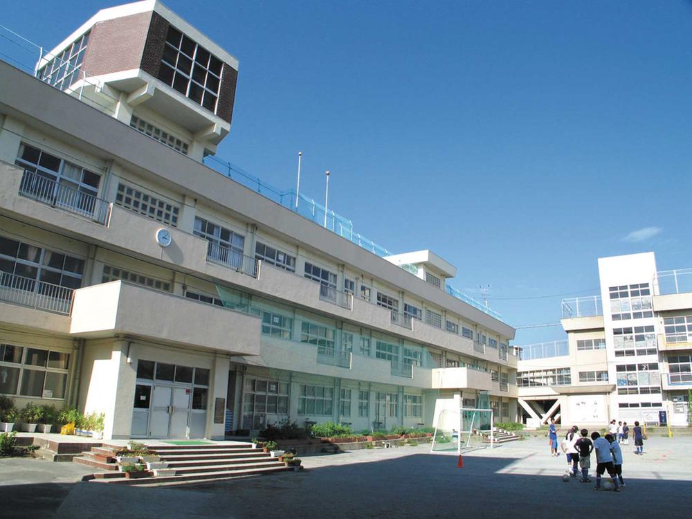 Primary school. 400m to Zhongshan Elementary School