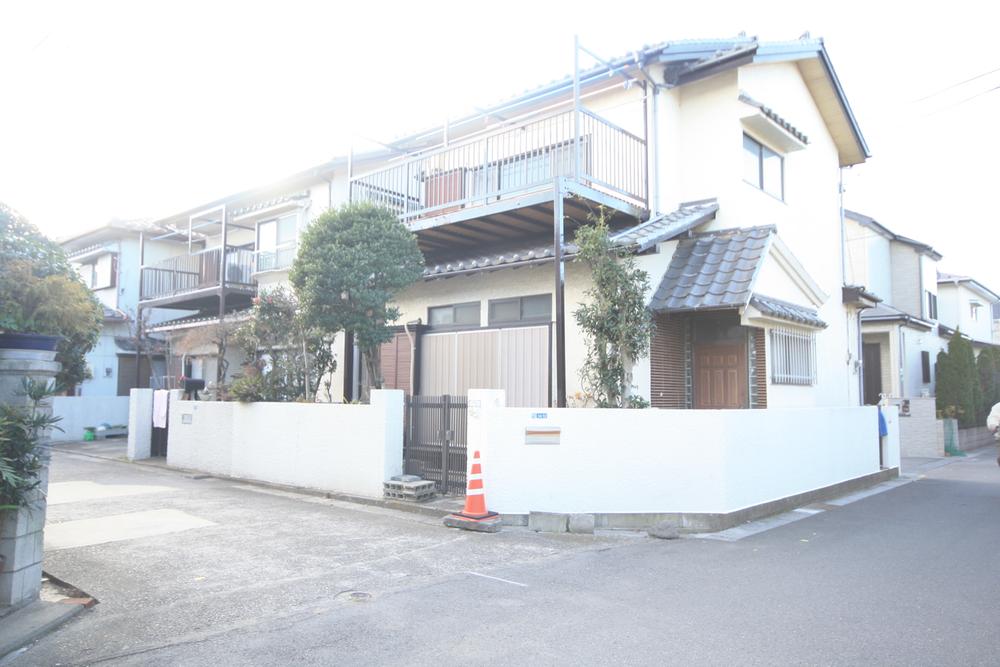 Local photos, including front road. Local (12 May 2013) Shooting