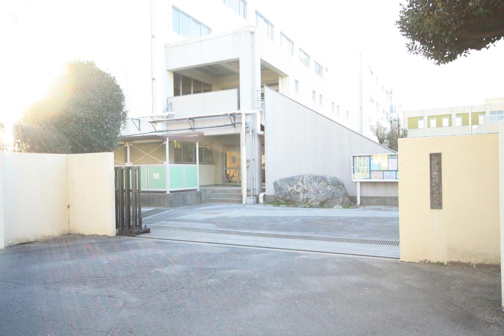 Junior high school. 1600m to Ichikawa City third junior high school