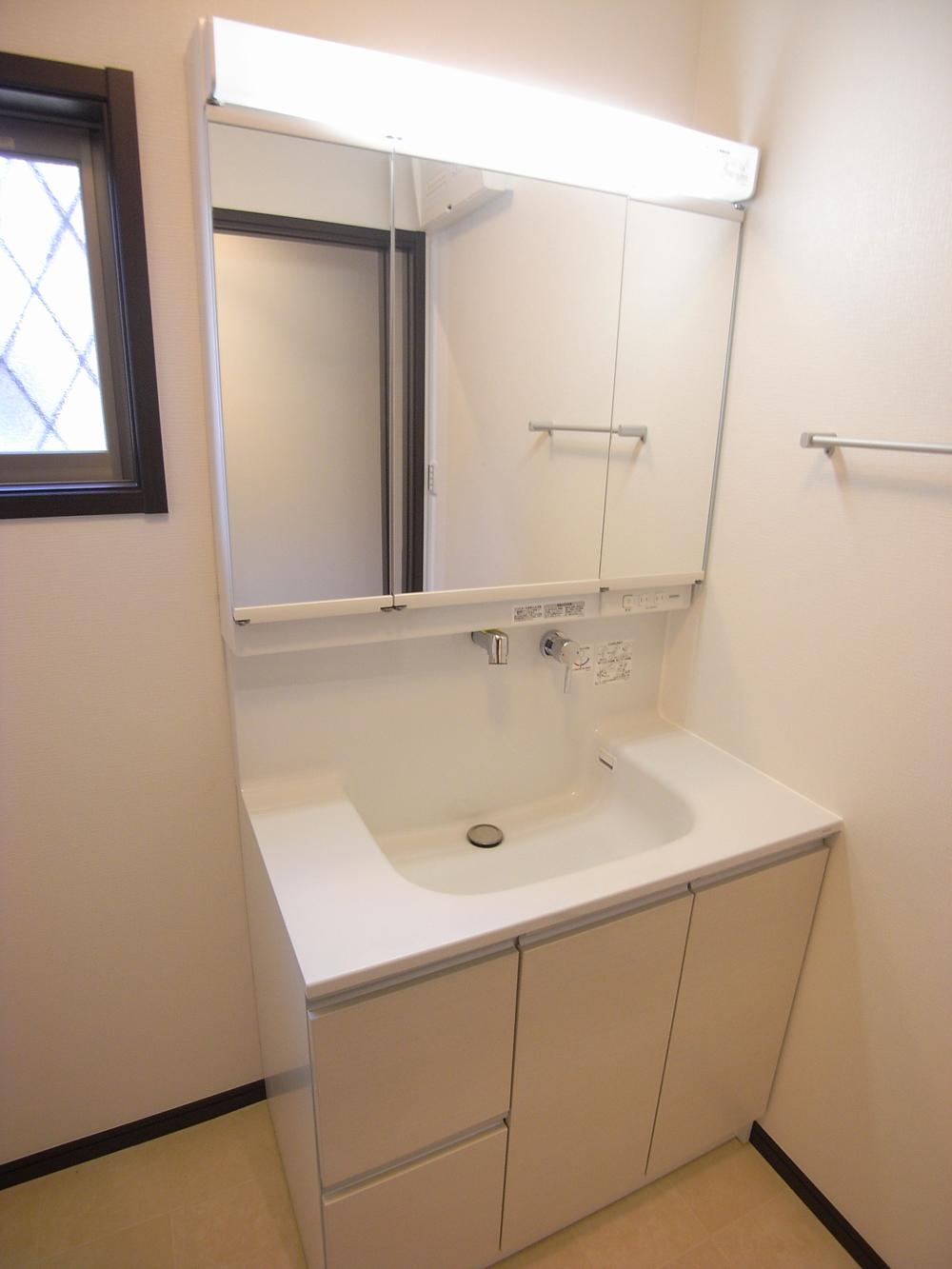 Building plan example (Perth ・ Introspection). Three-sided mirror vanity