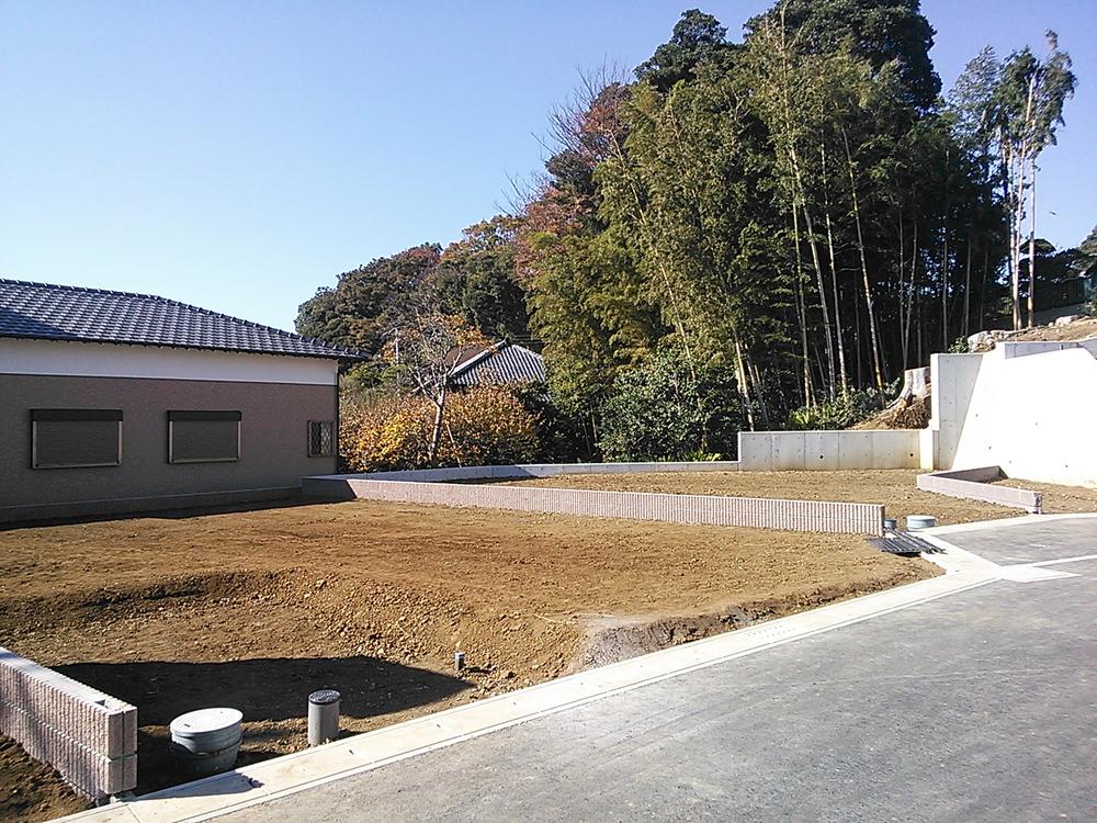 Local photos, including front road. Local Photos 2013 November shooting