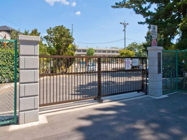 Primary school. Up to elementary school 310m 2012 / 08 / 22 shooting Ichikawa Municipal wipe Island Elementary School