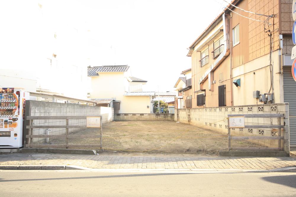 Local photos, including front road. Local (12 May 2013) Shooting