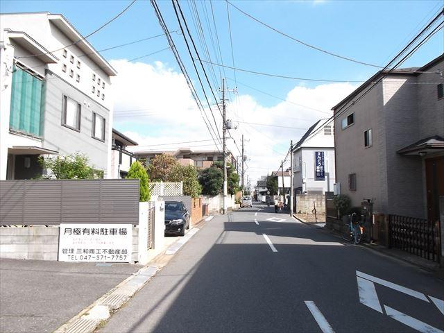 Local photos, including front road. Local (10 May 2013) Shooting