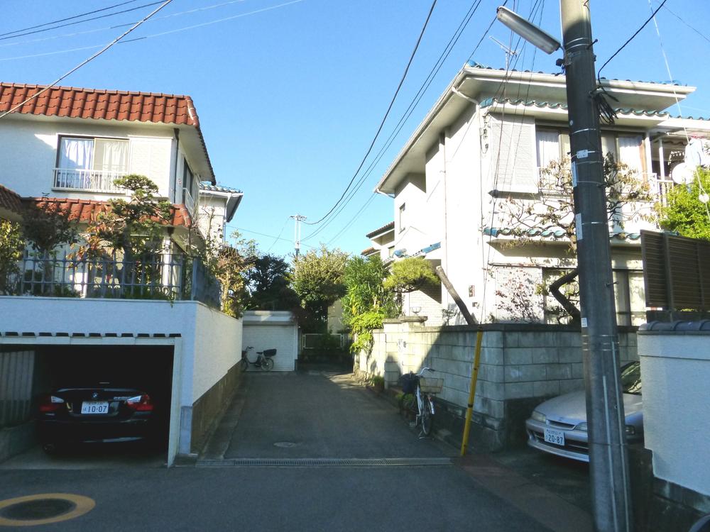 Local photos, including front road. Local (11 May 2013) Shooting