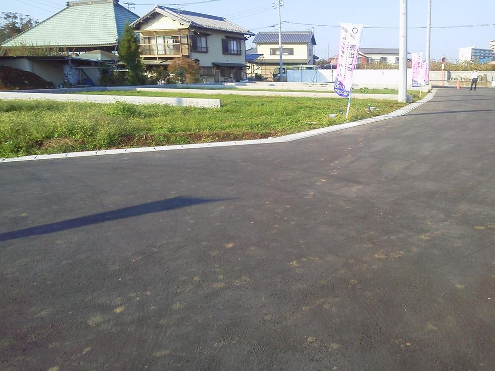 Local photos, including front road. Local (12 May 2013) Shooting