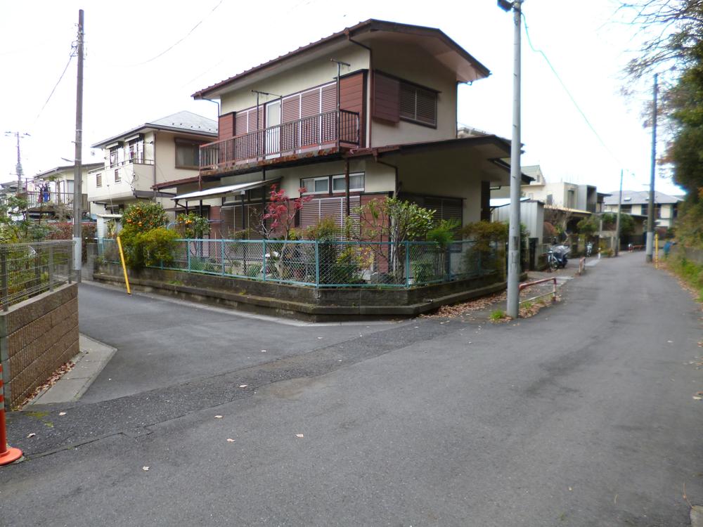 Local photos, including front road. Local (12 May 2013) Shooting