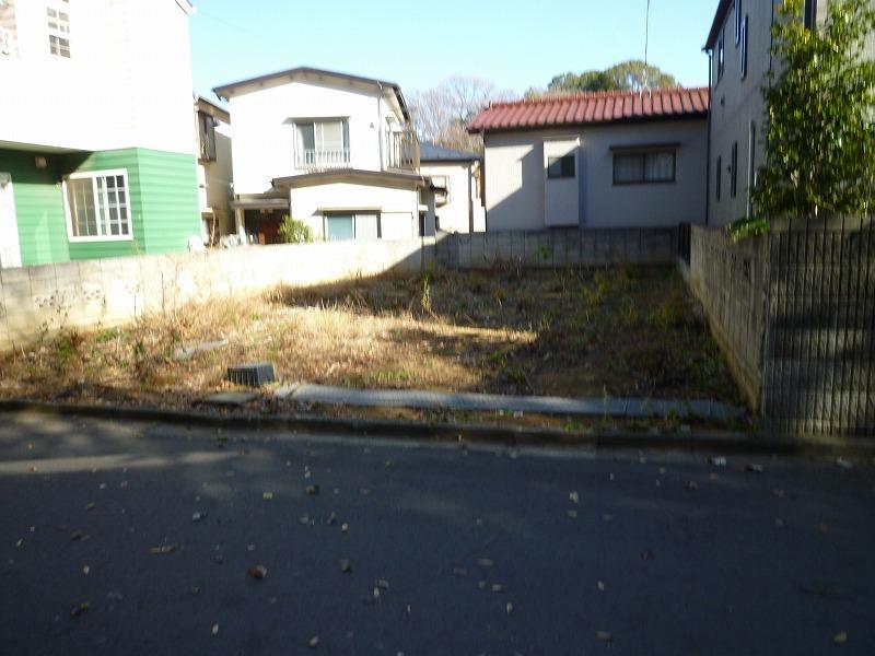 Local photos, including front road. Local is and refreshing the entire surface spacious south road!