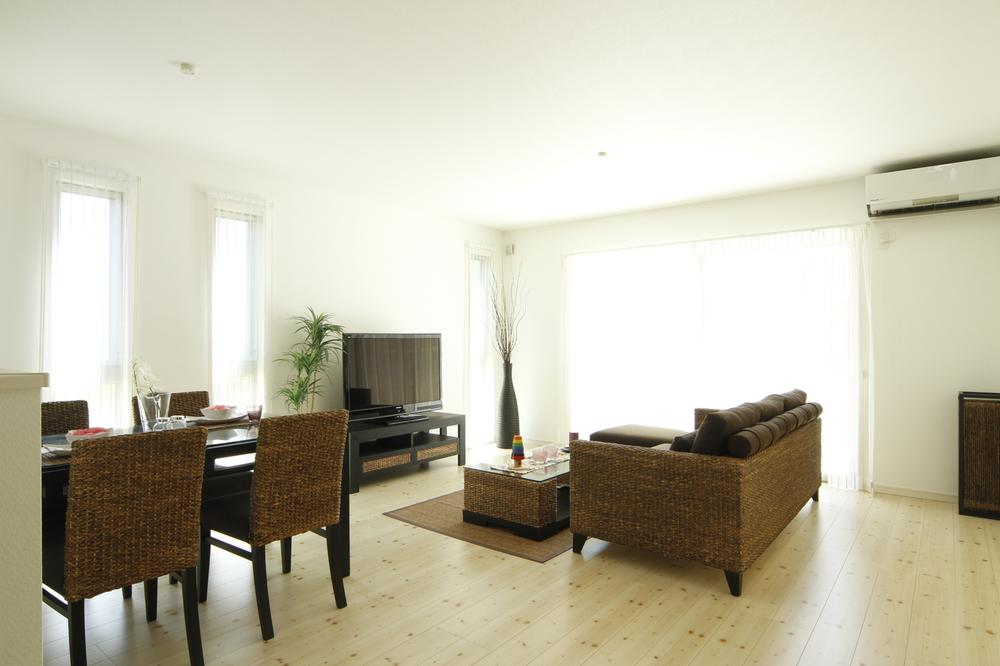 Building plan example (introspection photo). Bright sun will spread to the entire room. Family gather living. I'd love to, Please consult! Ground improvement costs to the plan example building price ・ It includes residential land outside the connection costs.