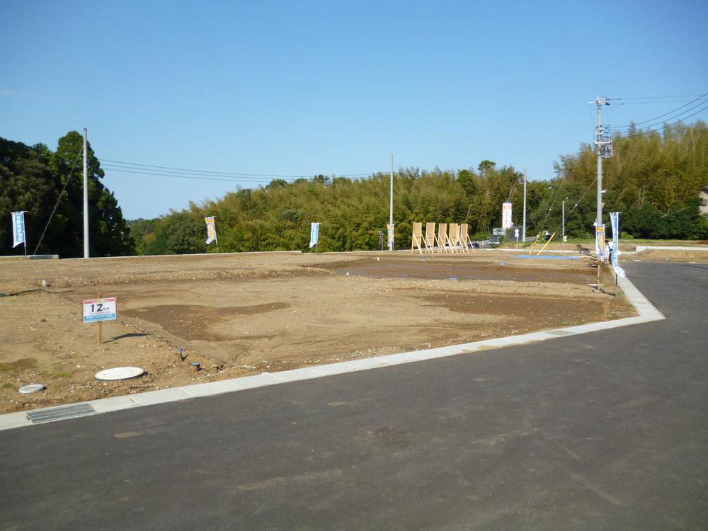 Local photos, including front road. Local (10 May 2013) Shooting