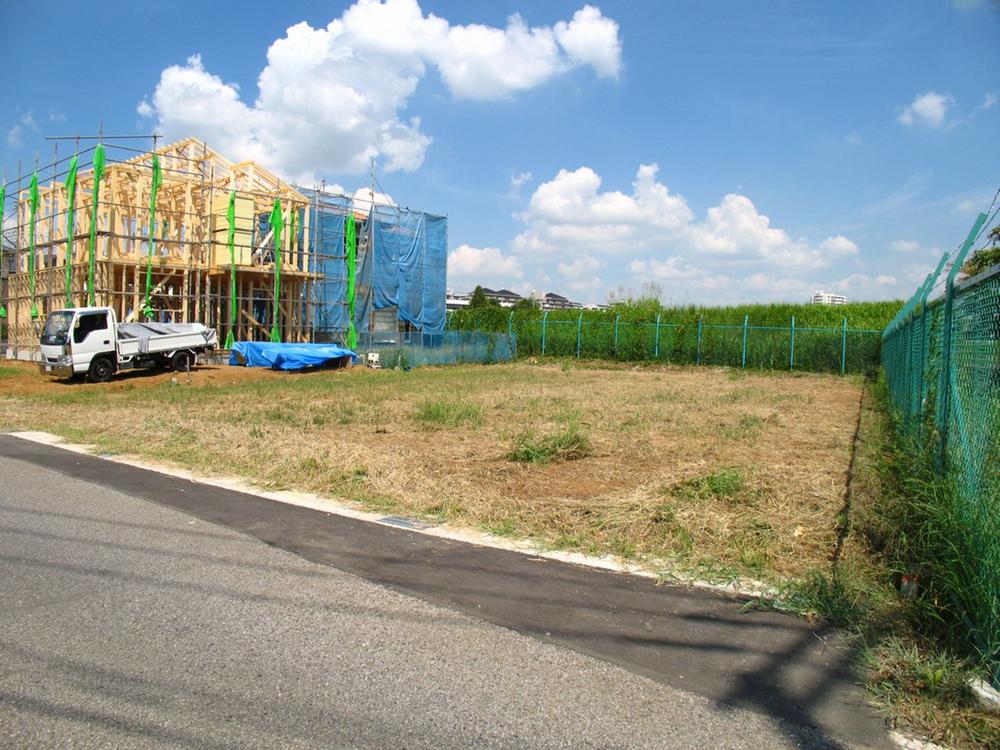 Local photos, including front road. Local (August 2012) shooting