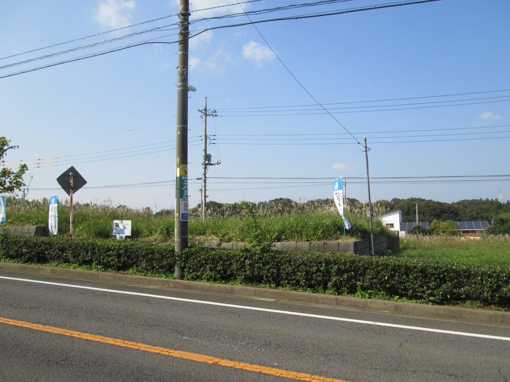 Local land photo. Good day per southeast road