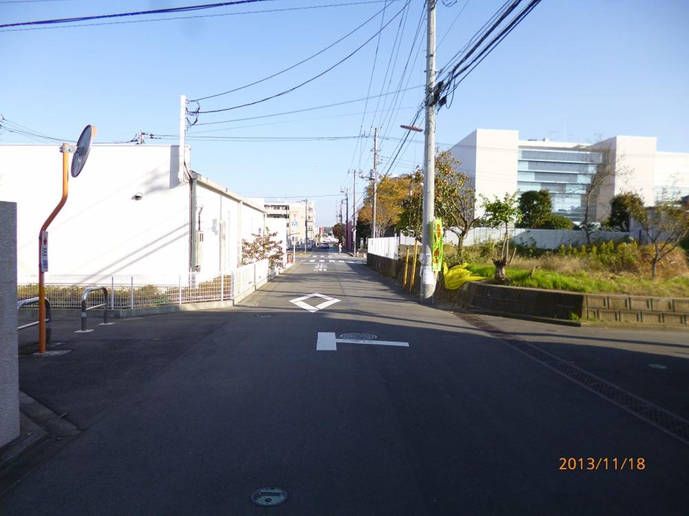 Local photos, including front road. North road