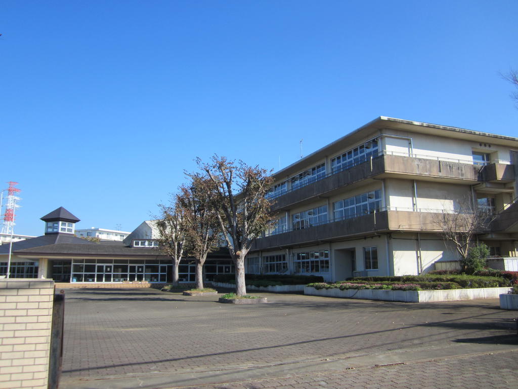 Junior high school. Inzai Tachihara mountain junior high school (junior high school) up to 573m