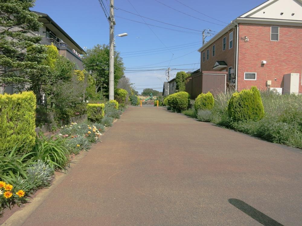 The entire compartment Figure. Front 6m bicycle pedestrian road