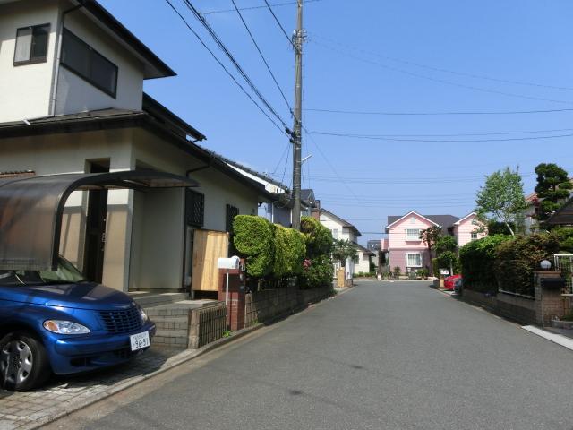 Local photos, including front road. Local (12 May 2013) Shooting